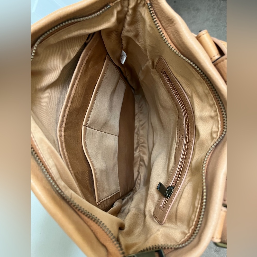 Aspen Authentic Genuine Leather Backpack - Picture 5 of 9